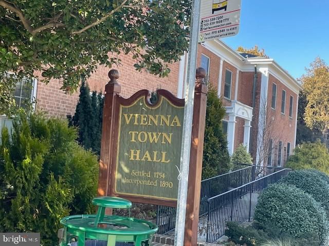210 COURTHOUSE CIR SW, Vienna, VA 22180