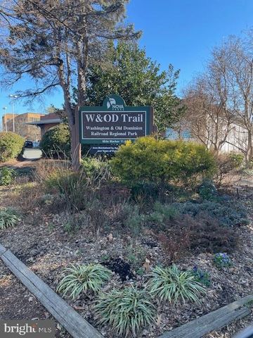 210 COURTHOUSE CIR SW, Vienna, VA 22180