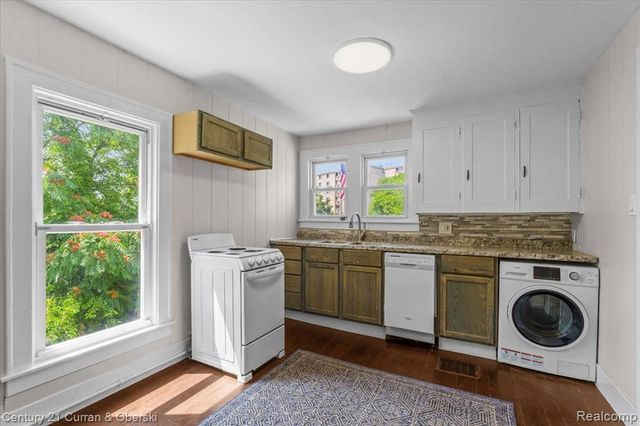 35743 E Michigan Avenue 2, Wayne, MI 48184