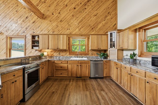 4255 McFall Rd, Cumberland City, TN 37050