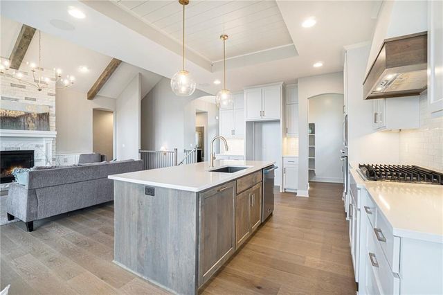 2319 SW Serena Place, Lee's Summit, MO 64082