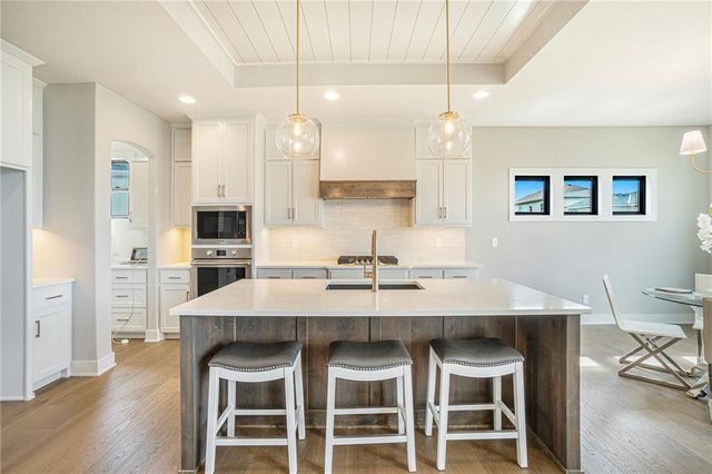 2319 SW Serena Place, Lee's Summit, MO 64082