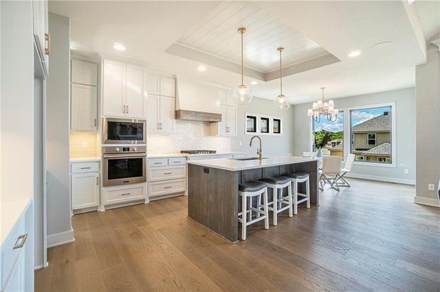 2319 SW Serena Place, Lee's Summit, MO 64082