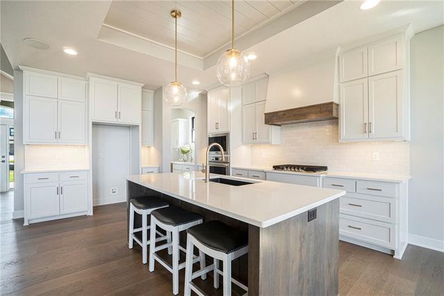 2319 SW Serena Place, Lee's Summit, MO 64082