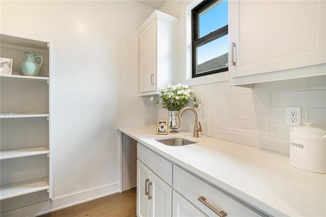 2319 SW Serena Place, Lee's Summit, MO 64082