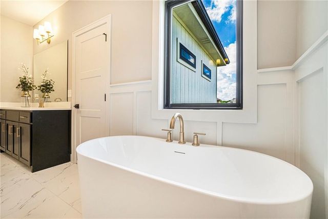 2319 SW Serena Place, Lee's Summit, MO 64082