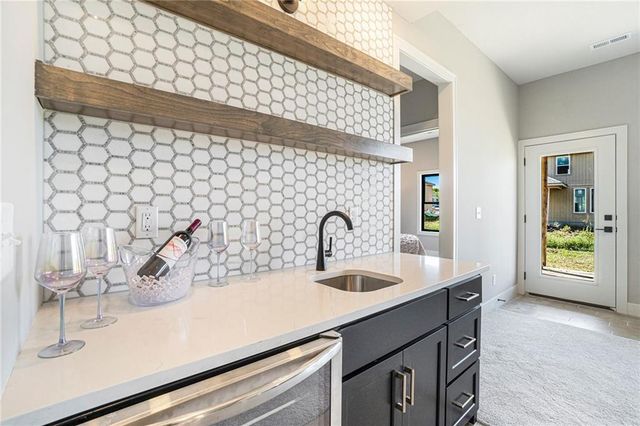 2319 SW Serena Place, Lee's Summit, MO 64082