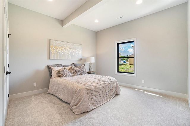 2319 SW Serena Place, Lee's Summit, MO 64082