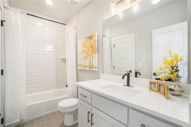 2319 SW Serena Place, Lee's Summit, MO 64082