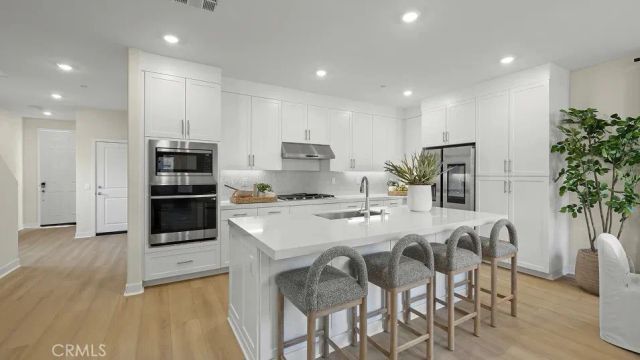 1990 Pyrenes Place, Santa Paula, CA 93060