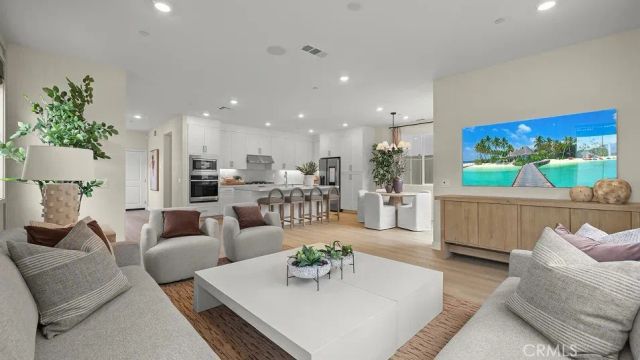 1990 Pyrenes Place, Santa Paula, CA 93060