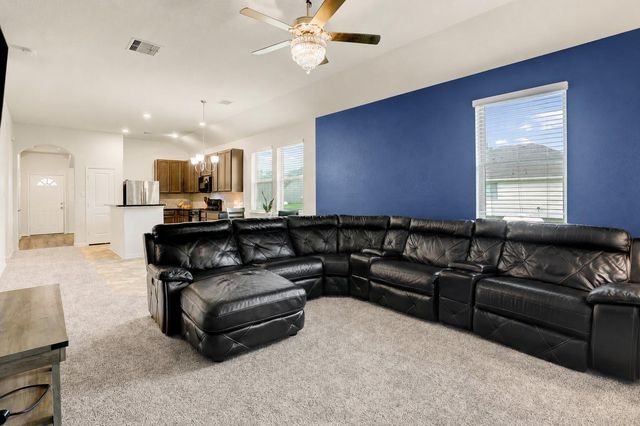 6535 Blimp Base Road, Hitchcock, TX 77563
