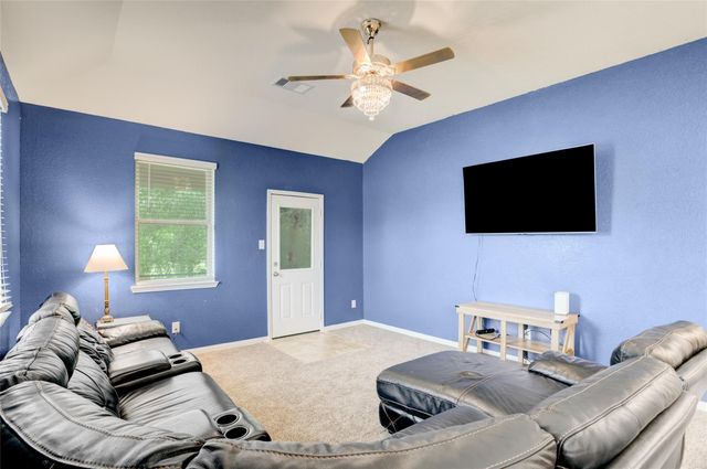 6535 Blimp Base Road, Hitchcock, TX 77563