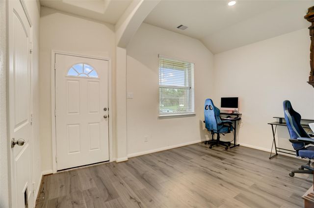 6535 Blimp Base Road, Hitchcock, TX 77563