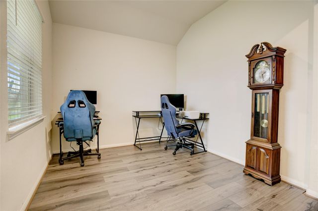 6535 Blimp Base Road, Hitchcock, TX 77563