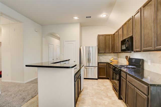 6535 Blimp Base Road, Hitchcock, TX 77563