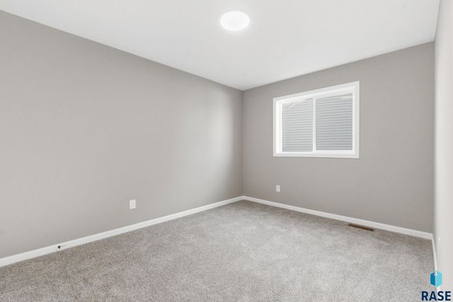 231 Thelma Ave Avenue, Harrisburg, SD 57032
