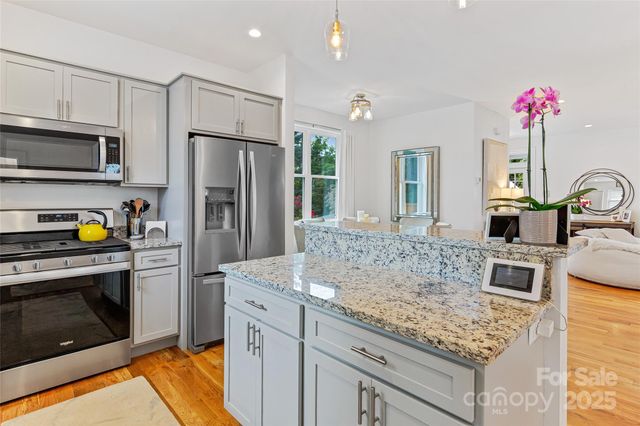 14 Davenport Road, Asheville, NC 28806