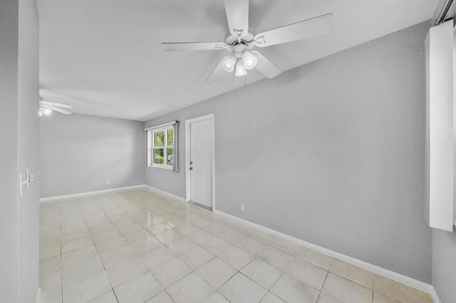 49 Hastings D, West Palm Beach, FL 33417