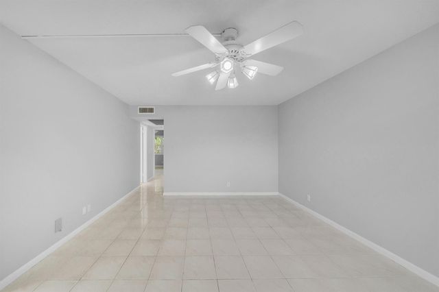 49 Hastings D, West Palm Beach, FL 33417