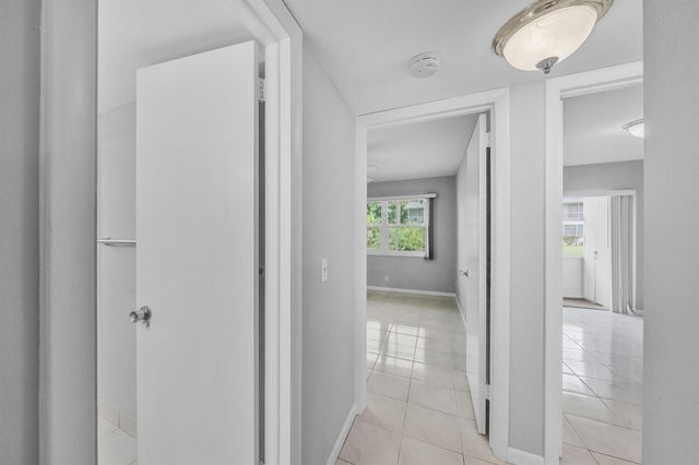 49 Hastings D, West Palm Beach, FL 33417