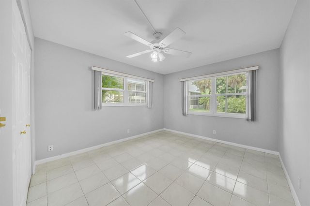 49 Hastings D, West Palm Beach, FL 33417