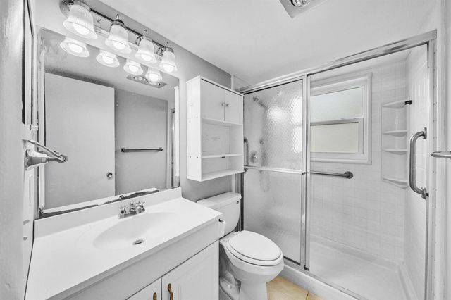 49 Hastings D, West Palm Beach, FL 33417