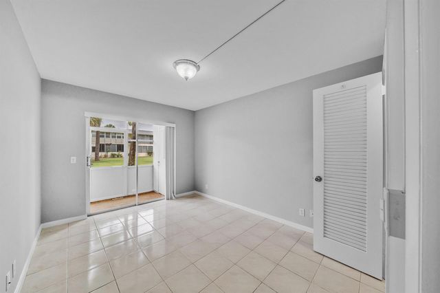 49 Hastings D, West Palm Beach, FL 33417