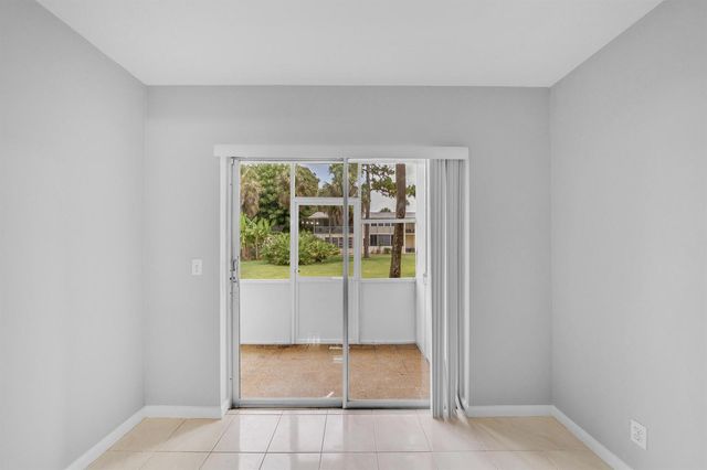 49 Hastings D, West Palm Beach, FL 33417