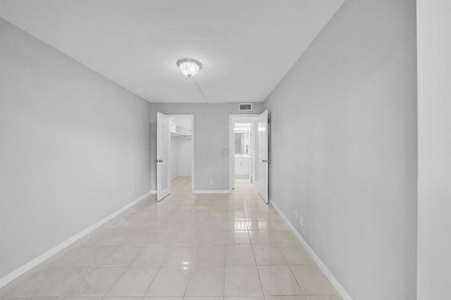 49 Hastings D, West Palm Beach, FL 33417