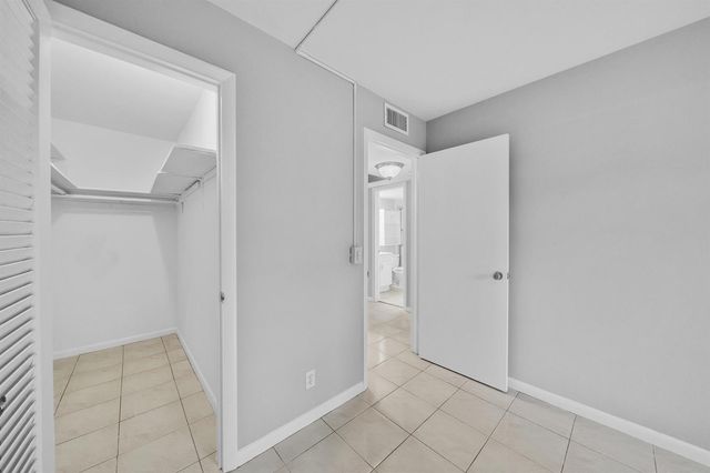 49 Hastings D, West Palm Beach, FL 33417