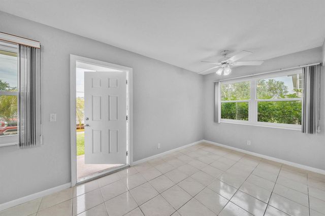 49 Hastings D, West Palm Beach, FL 33417