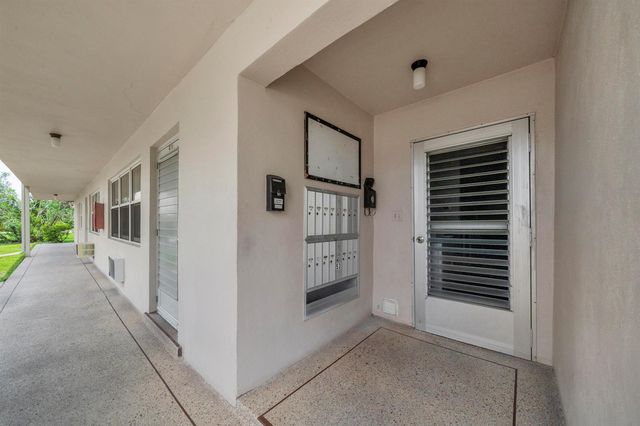 49 Hastings D, West Palm Beach, FL 33417