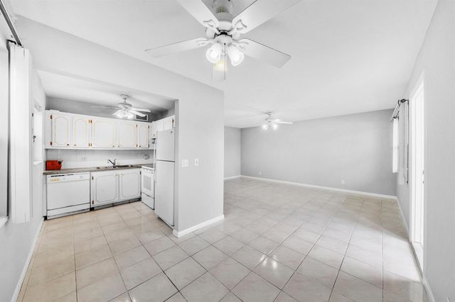 49 Hastings D, West Palm Beach, FL 33417