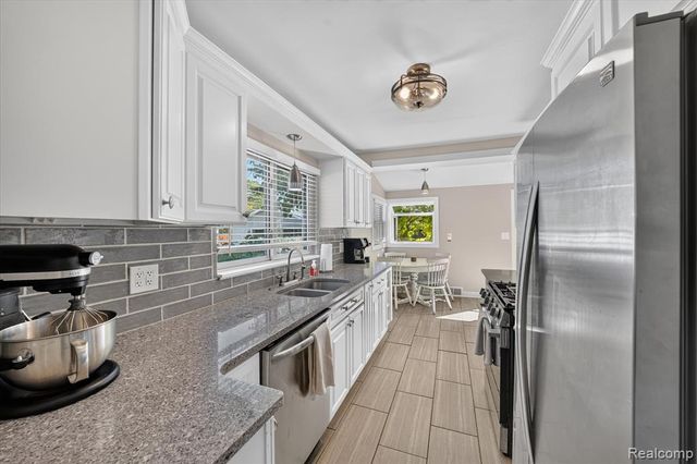 4369 Richalva Court, Waterford, MI 48329