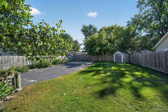 4369 Richalva Court, Waterford, MI 48329