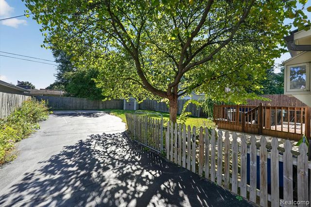 4369 Richalva Court, Waterford, MI 48329