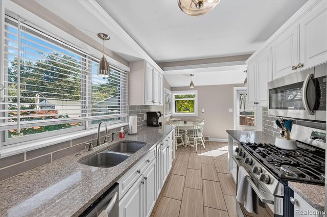 4369 Richalva Court, Waterford, MI 48329