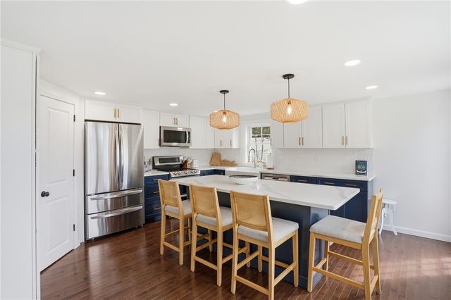 8 Emery Road, Warren, RI 02885