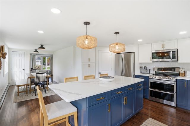 8 Emery Road, Warren, RI 02885
