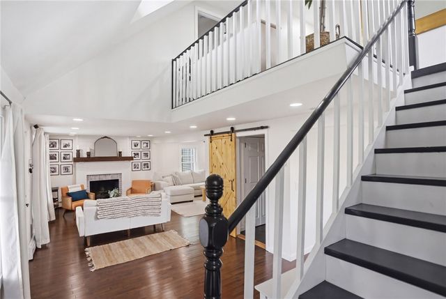 8 Emery Road, Warren, RI 02885