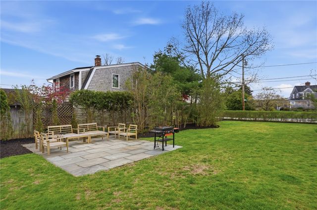 8 Emery Road, Warren, RI 02885