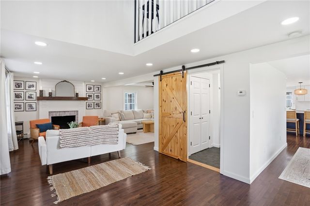 8 Emery Road, Warren, RI 02885