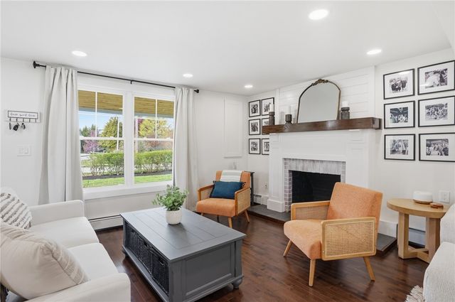 8 Emery Road, Warren, RI 02885