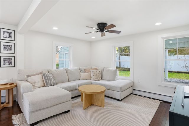 8 Emery Road, Warren, RI 02885