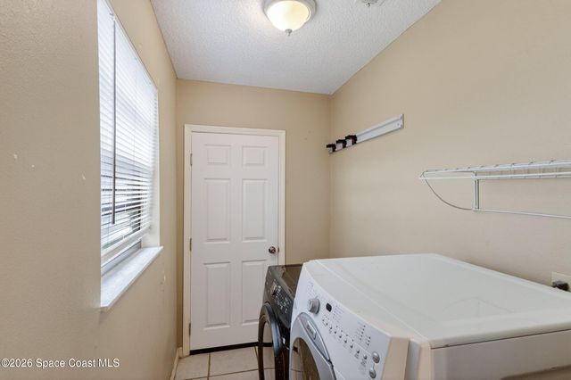 352 Jacaranda Avenue NW, Palm Bay, FL 32907