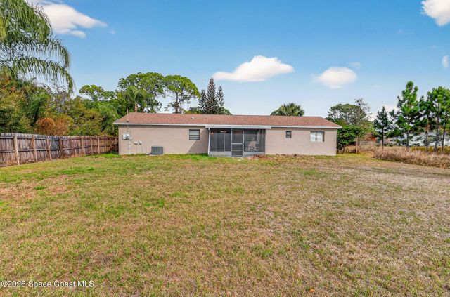 352 Jacaranda Avenue NW, Palm Bay, FL 32907
