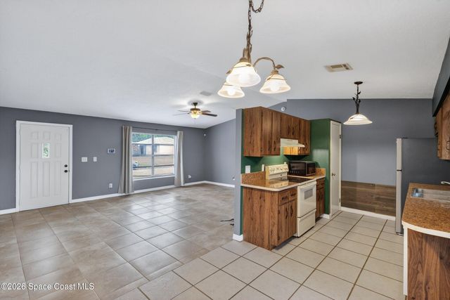 352 Jacaranda Avenue NW, Palm Bay, FL 32907