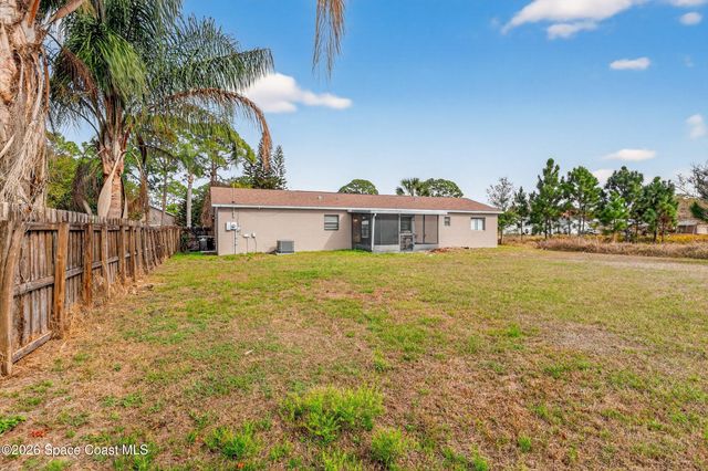 352 Jacaranda Avenue NW, Palm Bay, FL 32907