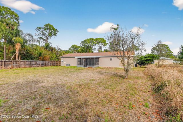 352 Jacaranda Avenue NW, Palm Bay, FL 32907